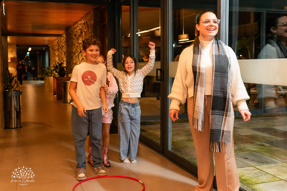 Laura - aniversário de 8 anos - festa temática - estilo Ana Castela - alegria - brincadeiras infantis - família - amigos - emoção - momentos especiais - fotografia de aniversário - Antonio Rocha Fotografias - Alphaville - Pelotas