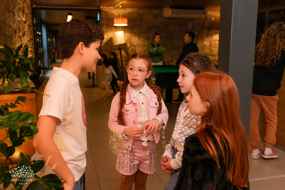 Laura - aniversário de 8 anos - festa temática - estilo Ana Castela - alegria - brincadeiras infantis - família - amigos - emoção - momentos especiais - fotografia de aniversário - Antonio Rocha Fotografias - Alphaville - Pelotas