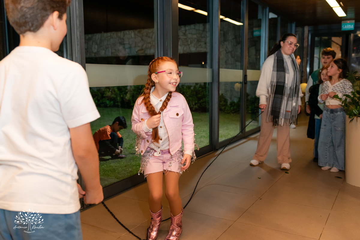 Laura - aniversário de 8 anos - festa temática - estilo Ana Castela - alegria - brincadeiras infantis - família - amigos - emoção - momentos especiais - fotografia de aniversário - Antonio Rocha Fotografias - Alphaville - Pelotas