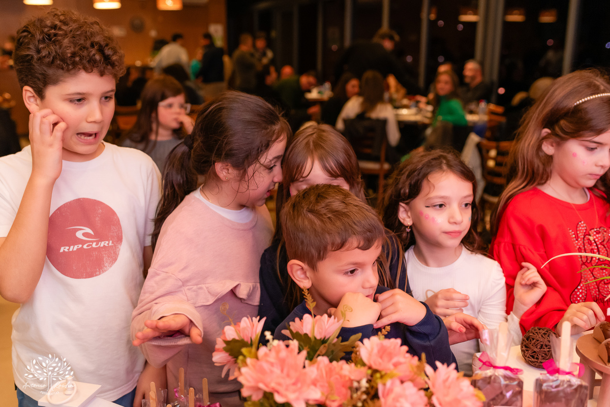 Laura - aniversário de 8 anos - festa temática - estilo Ana Castela - alegria - brincadeiras infantis - família - amigos - emoção - momentos especiais - fotografia de aniversário - Antonio Rocha Fotografias - Alphaville - Pelotas