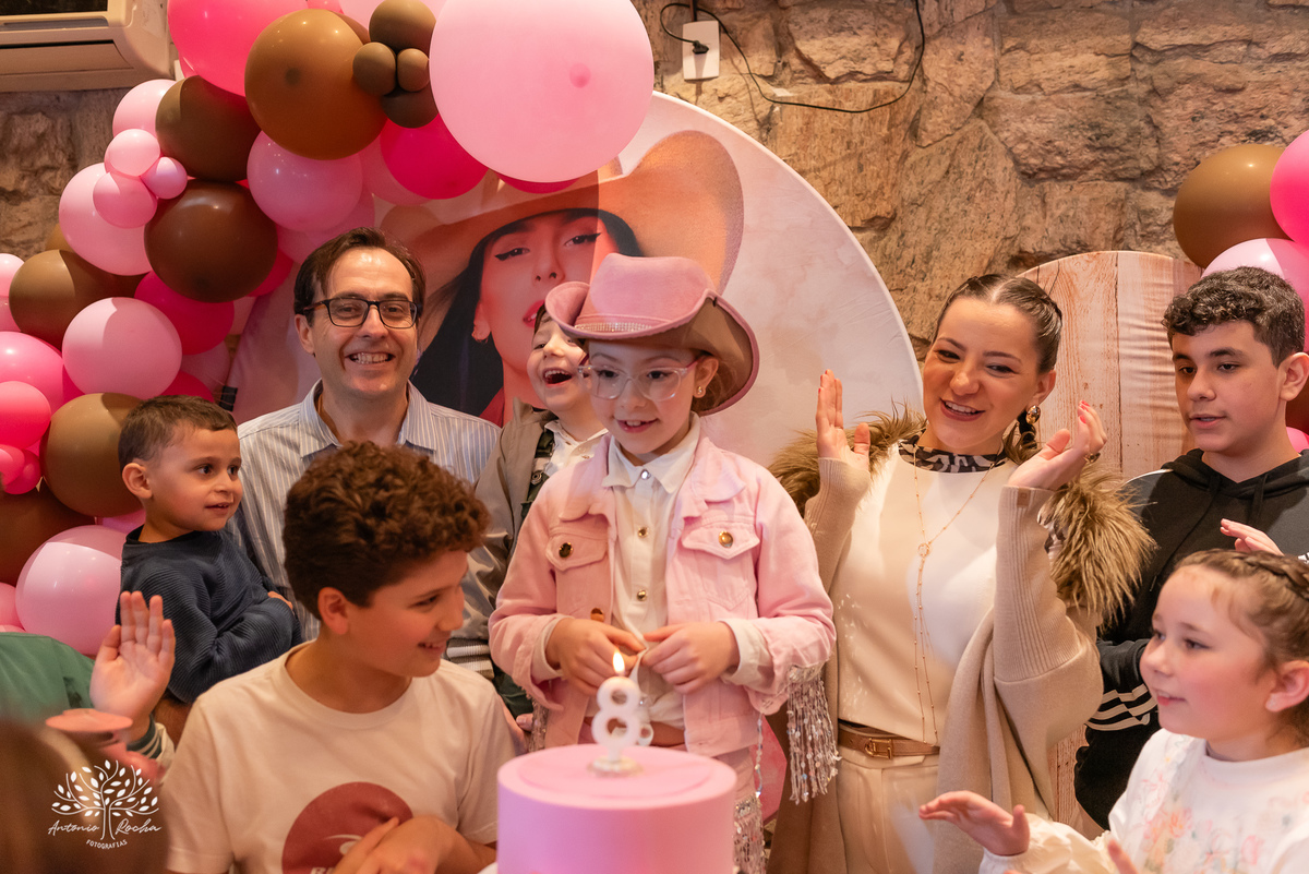 Laura - aniversário de 8 anos - festa temática - estilo Ana Castela - alegria - brincadeiras infantis - família - amigos - emoção - momentos especiais - fotografia de aniversário - Antonio Rocha Fotografias - Alphaville - Pelotas