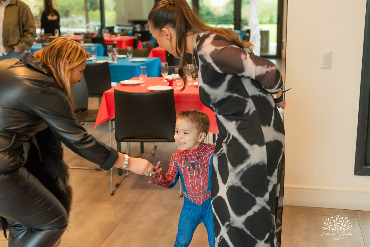 aniversário infantil - fotografia de aniversário - 3 anos - festa temática - Homem-Aranha - fotografia de criança - fotógrafo de família - registro fotográfico - fotógrafo Antonio Rocha - alegria em família – Pelotas – Veredas Altos do Laranjal