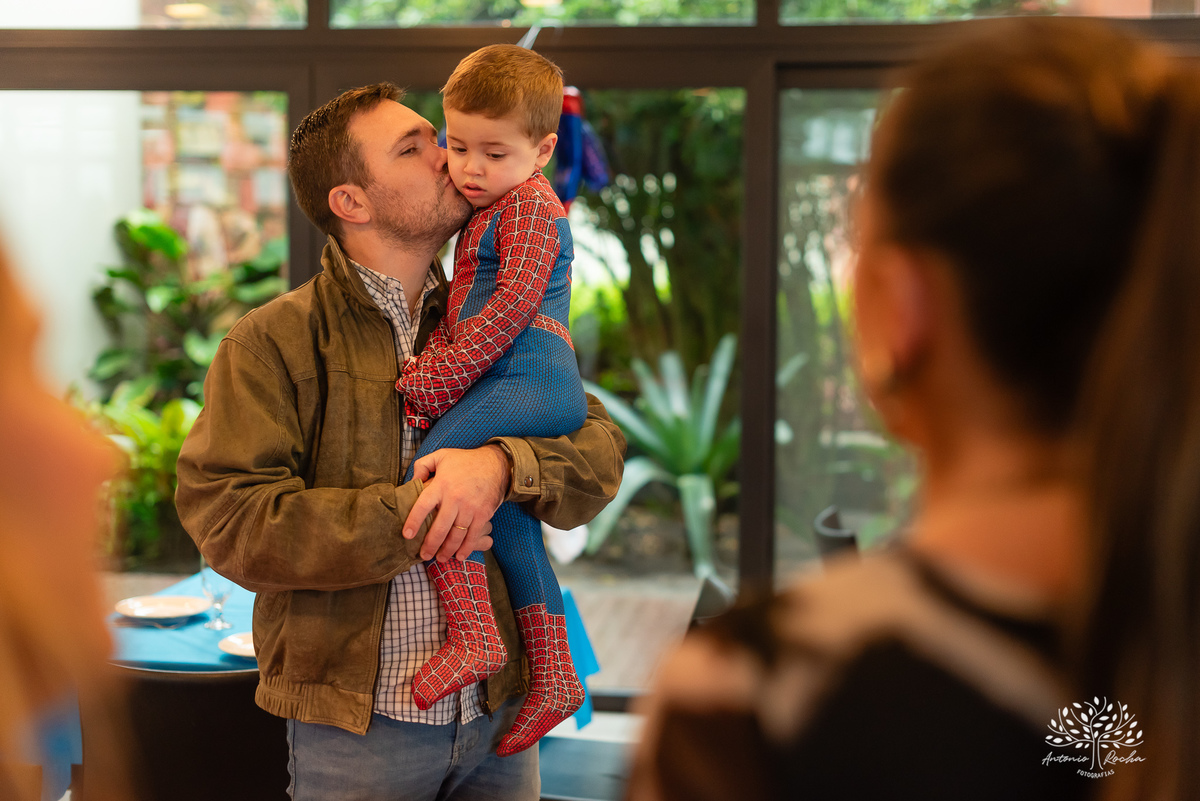 aniversário infantil - fotografia de aniversário - 3 anos - festa temática - Homem-Aranha - fotografia de criança - fotógrafo de família - registro fotográfico - fotógrafo Antonio Rocha - alegria em família – Pelotas – Veredas Altos do Laranjal