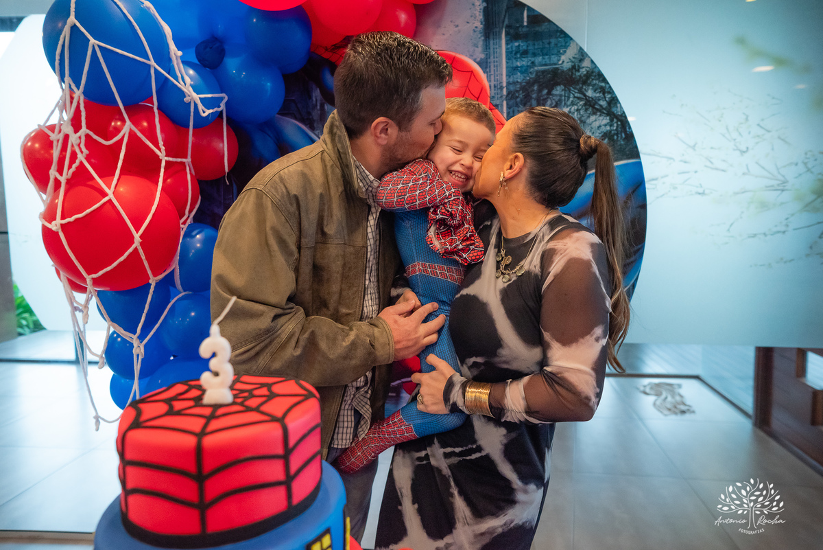 aniversário infantil - fotografia de aniversário - 3 anos - festa temática - Homem-Aranha - fotografia de criança - fotógrafo de família - registro fotográfico - fotógrafo Antonio Rocha - alegria em família – Pelotas – Veredas Altos do Laranjal
