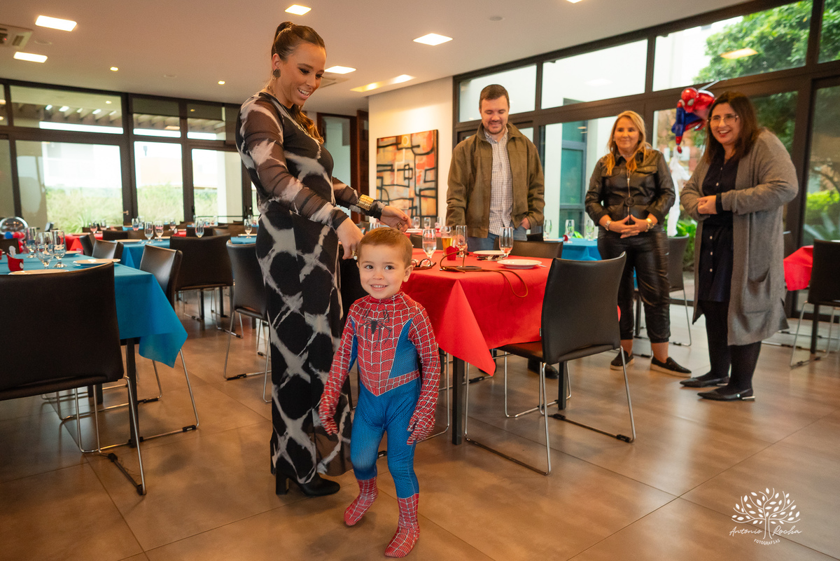 aniversário infantil - fotografia de aniversário - 3 anos - festa temática - Homem-Aranha - fotografia de criança - fotógrafo de família - registro fotográfico - fotógrafo Antonio Rocha - alegria em família – Pelotas – Veredas Altos do Laranjal