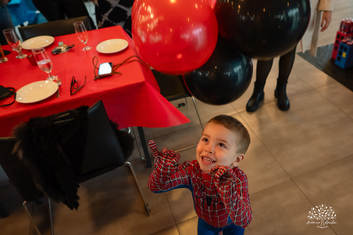 aniversário infantil - fotografia de aniversário - 3 anos - festa temática - Homem-Aranha - fotografia de criança - fotógrafo de família - registro fotográfico - fotógrafo Antonio Rocha - alegria em família – Pelotas – Veredas Altos do Laranjal