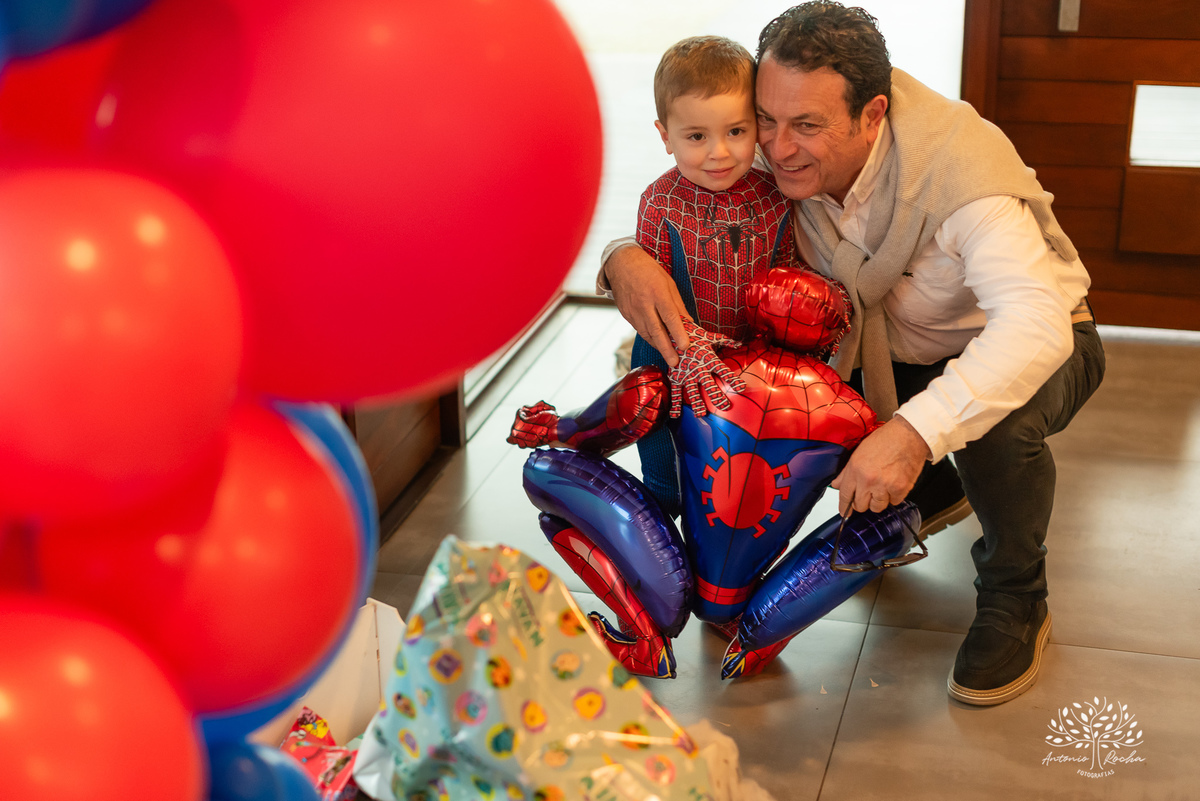 aniversário infantil - fotografia de aniversário - 3 anos - festa temática - Homem-Aranha - fotografia de criança - fotógrafo de família - registro fotográfico - fotógrafo Antonio Rocha - alegria em família – Pelotas – Veredas Altos do Laranjal