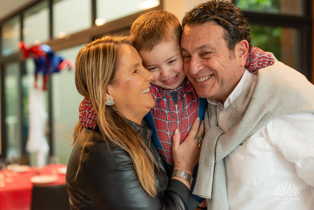 aniversário infantil - fotografia de aniversário - 3 anos - festa temática - Homem-Aranha - fotografia de criança - fotógrafo de família - registro fotográfico - fotógrafo Antonio Rocha - alegria em família – Pelotas – Veredas Altos do Laranjal