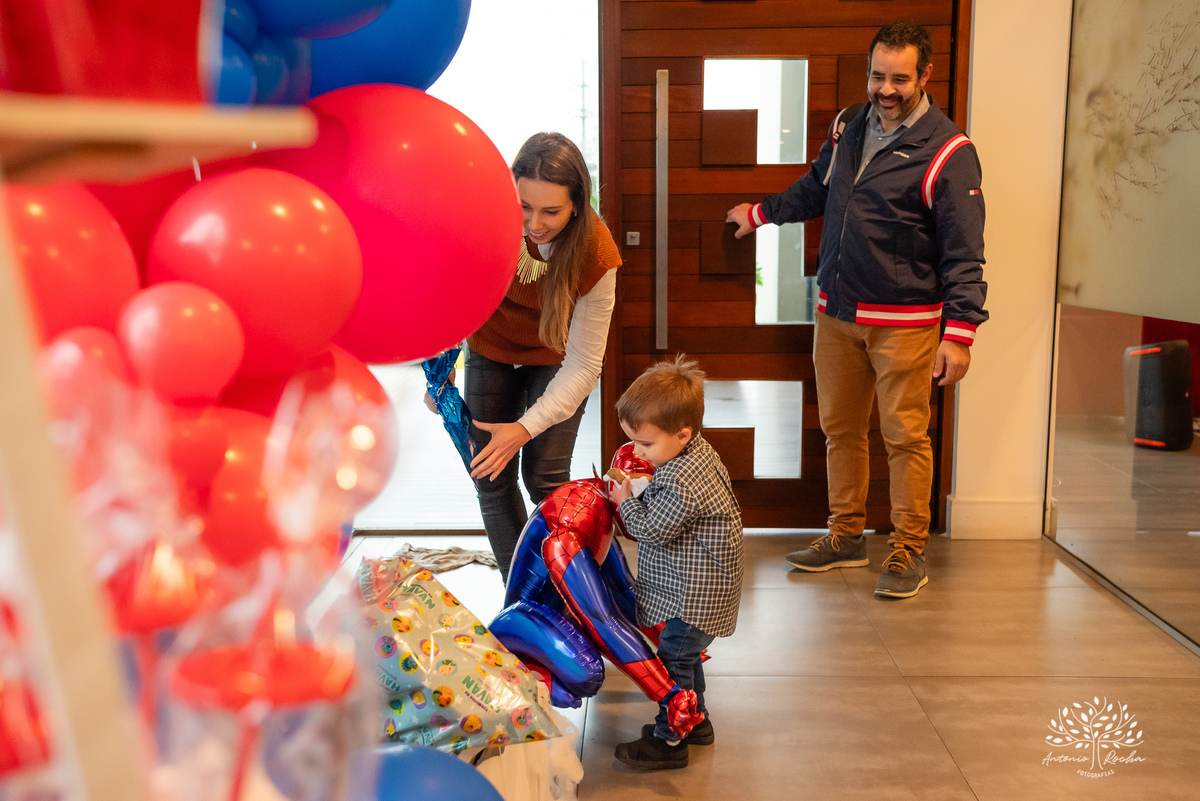 aniversário infantil - fotografia de aniversário - 3 anos - festa temática - Homem-Aranha - fotografia de criança - fotógrafo de família - registro fotográfico - fotógrafo Antonio Rocha - alegria em família – Pelotas – Veredas Altos do Laranjal
