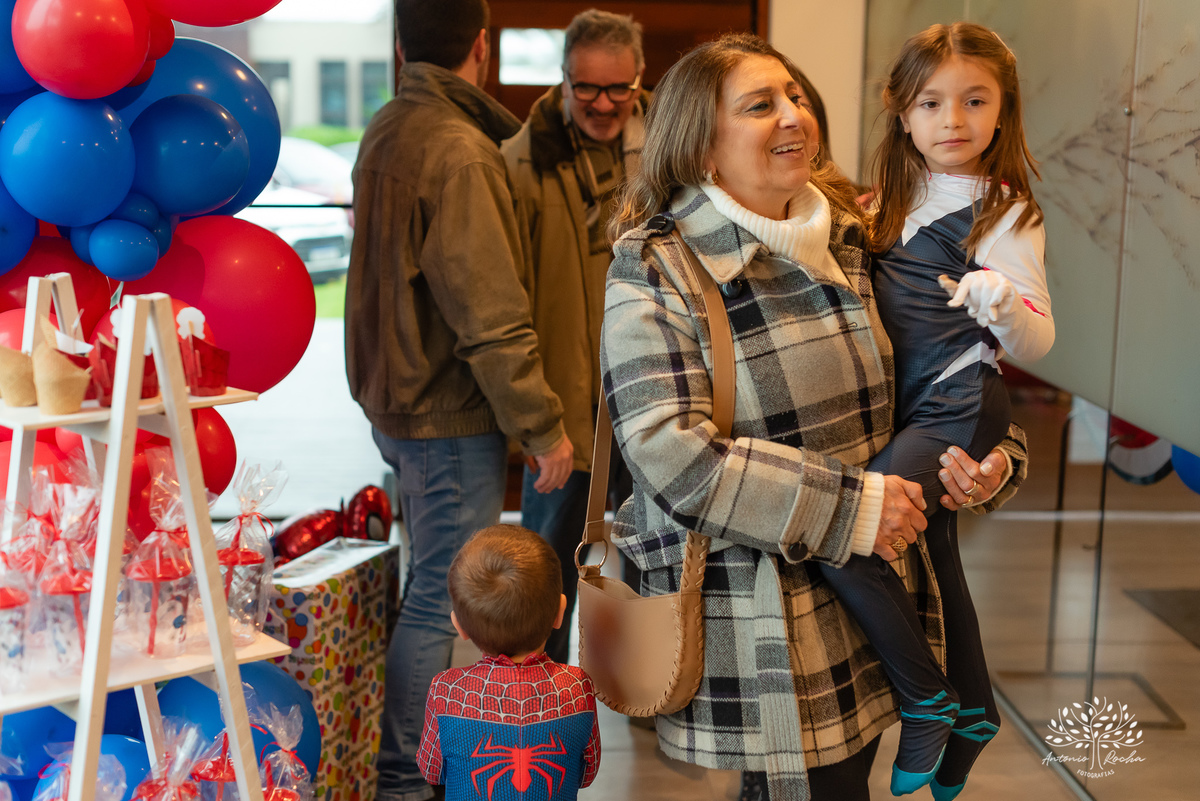 aniversário infantil - fotografia de aniversário - 3 anos - festa temática - Homem-Aranha - fotografia de criança - fotógrafo de família - registro fotográfico - fotógrafo Antonio Rocha - alegria em família – Pelotas – Veredas Altos do Laranjal