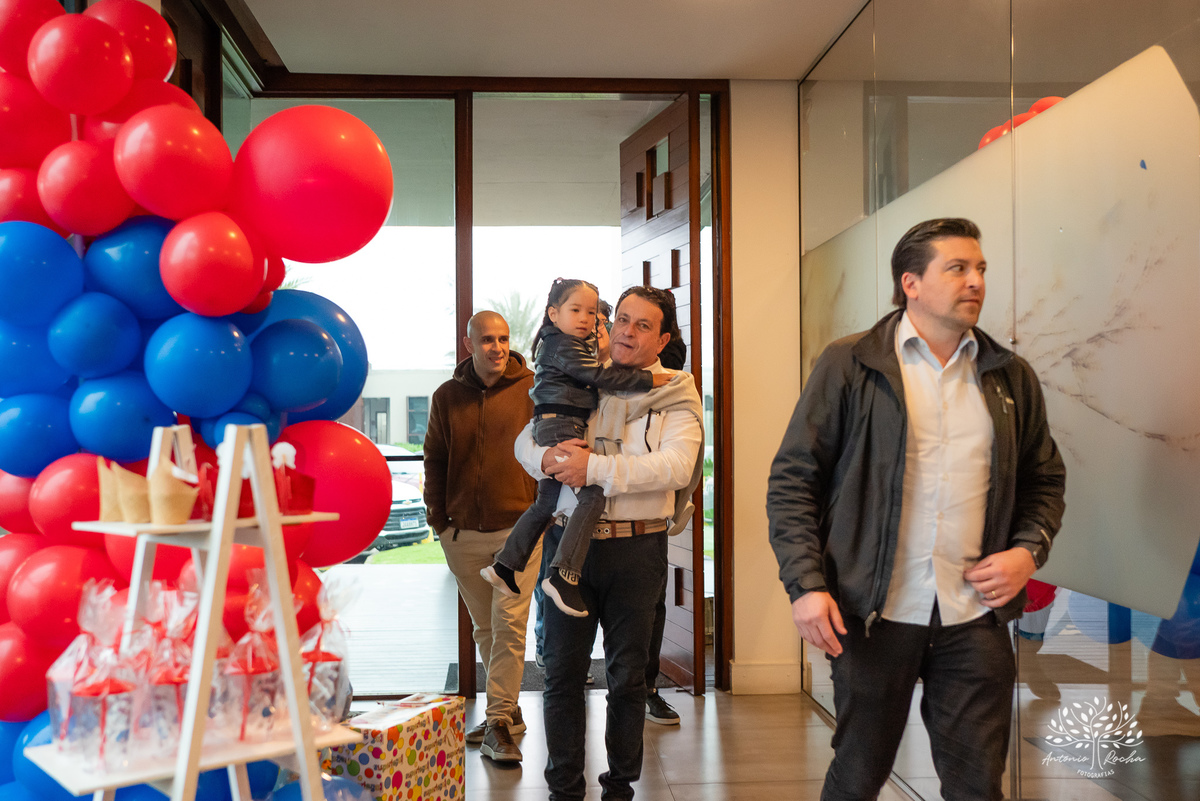 aniversário infantil - fotografia de aniversário - 3 anos - festa temática - Homem-Aranha - fotografia de criança - fotógrafo de família - registro fotográfico - fotógrafo Antonio Rocha - alegria em família – Pelotas – Veredas Altos do Laranjal