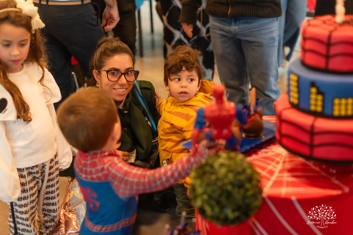 aniversário infantil - fotografia de aniversário - 3 anos - festa temática - Homem-Aranha - fotografia de criança - fotógrafo de família - registro fotográfico - fotógrafo Antonio Rocha - alegria em família – Pelotas – Veredas Altos do Laranjal