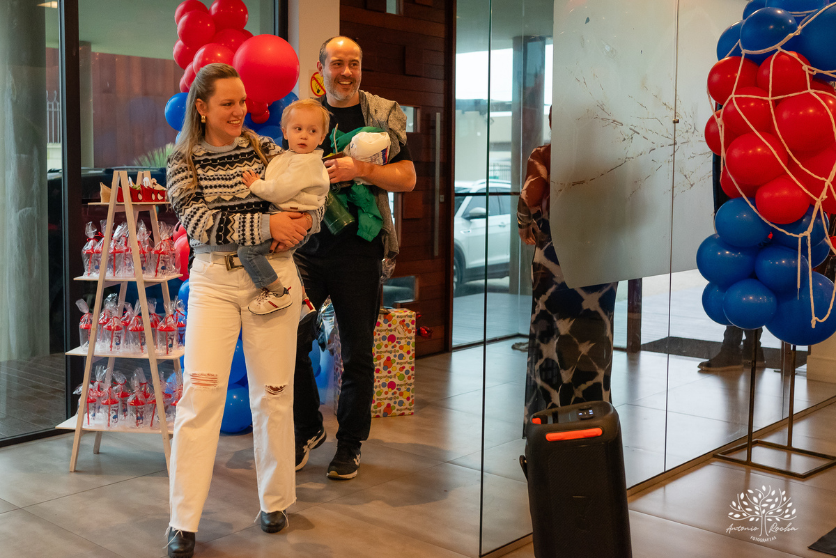 aniversário infantil - fotografia de aniversário - 3 anos - festa temática - Homem-Aranha - fotografia de criança - fotógrafo de família - registro fotográfico - fotógrafo Antonio Rocha - alegria em família – Pelotas – Veredas Altos do Laranjal