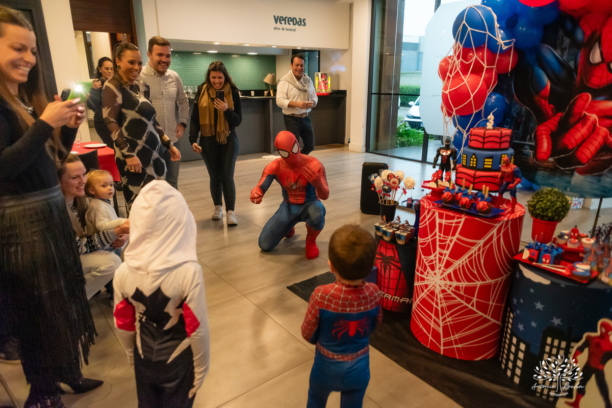 aniversário infantil - fotografia de aniversário - 3 anos - festa temática - Homem-Aranha - fotografia de criança - fotógrafo de família - registro fotográfico - fotógrafo Antonio Rocha - alegria em família – Pelotas – Veredas Altos do Laranjal