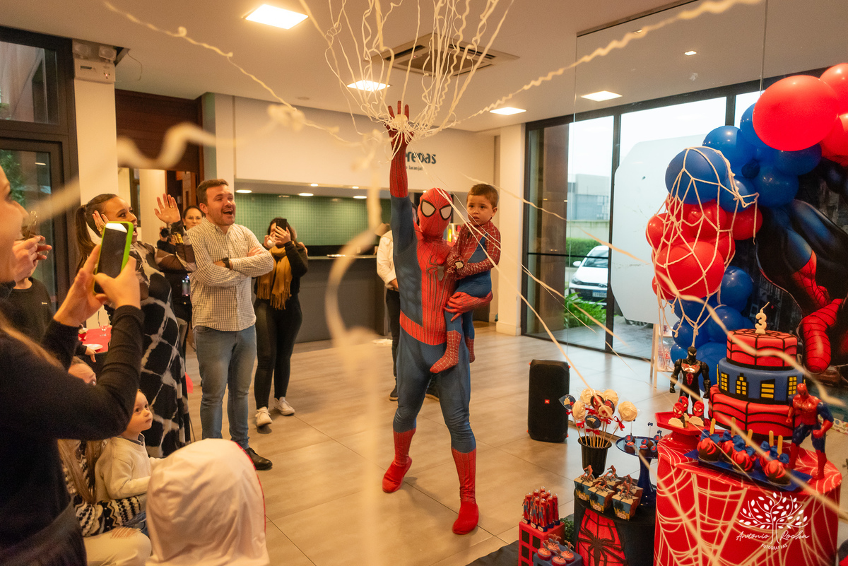 aniversário infantil - fotografia de aniversário - 3 anos - festa temática - Homem-Aranha - fotografia de criança - fotógrafo de família - registro fotográfico - fotógrafo Antonio Rocha - alegria em família – Pelotas – Veredas Altos do Laranjal