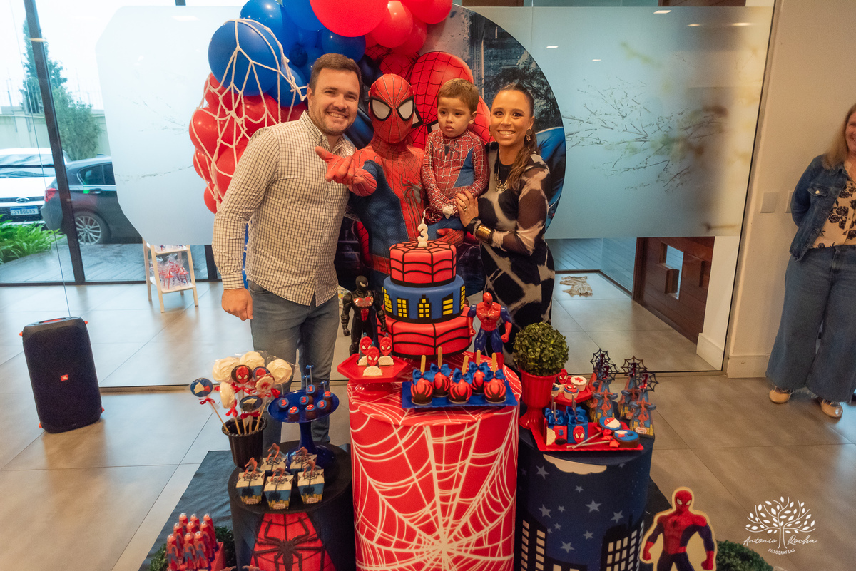 aniversário infantil - fotografia de aniversário - 3 anos - festa temática - Homem-Aranha - fotografia de criança - fotógrafo de família - registro fotográfico - fotógrafo Antonio Rocha - alegria em família – Pelotas – Veredas Altos do Laranjal