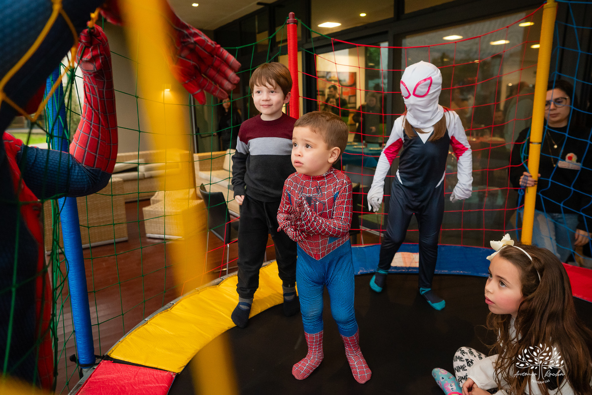 aniversário infantil - fotografia de aniversário - 3 anos - festa temática - Homem-Aranha - fotografia de criança - fotógrafo de família - registro fotográfico - fotógrafo Antonio Rocha - alegria em família – Pelotas – Veredas Altos do Laranjal