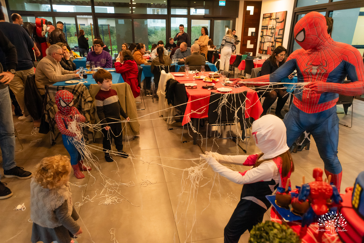 aniversário infantil - fotografia de aniversário - 3 anos - festa temática - Homem-Aranha - fotografia de criança - fotógrafo de família - registro fotográfico - fotógrafo Antonio Rocha - alegria em família – Pelotas – Veredas Altos do Laranjal