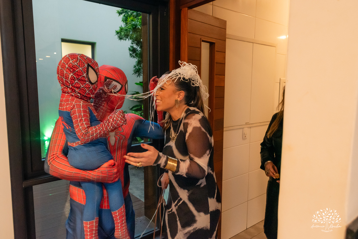 aniversário infantil - fotografia de aniversário - 3 anos - festa temática - Homem-Aranha - fotografia de criança - fotógrafo de família - registro fotográfico - fotógrafo Antonio Rocha - alegria em família – Pelotas – Veredas Altos do Laranjal