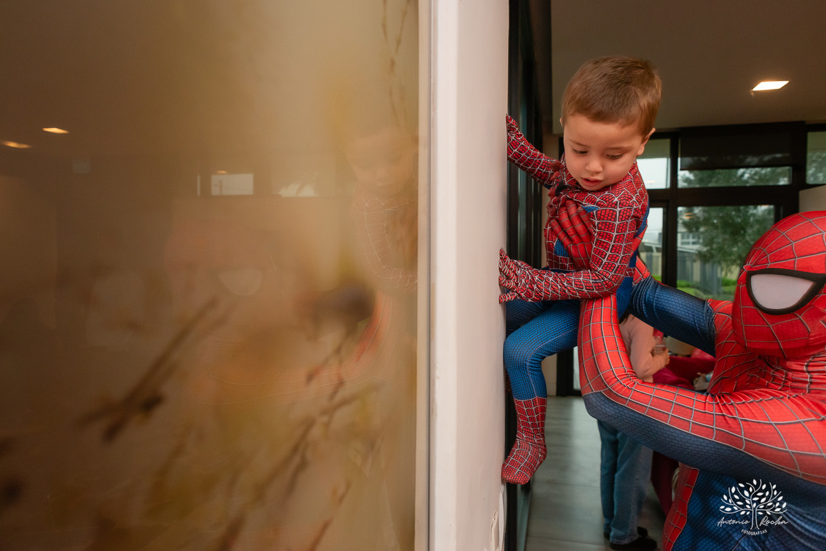 aniversário infantil - fotografia de aniversário - 3 anos - festa temática - Homem-Aranha - fotografia de criança - fotógrafo de família - registro fotográfico - fotógrafo Antonio Rocha - alegria em família – Pelotas – Veredas Altos do Laranjal