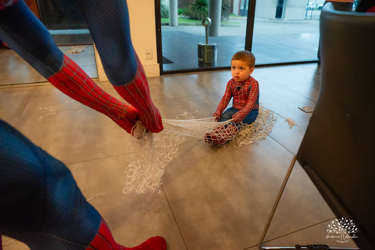 aniversário infantil - fotografia de aniversário - 3 anos - festa temática - Homem-Aranha - fotografia de criança - fotógrafo de família - registro fotográfico - fotógrafo Antonio Rocha - alegria em família – Pelotas – Veredas Altos do Laranjal