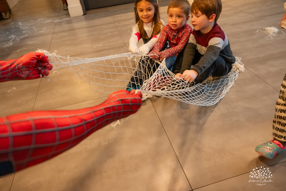 aniversário infantil - fotografia de aniversário - 3 anos - festa temática - Homem-Aranha - fotografia de criança - fotógrafo de família - registro fotográfico - fotógrafo Antonio Rocha - alegria em família – Pelotas – Veredas Altos do Laranjal