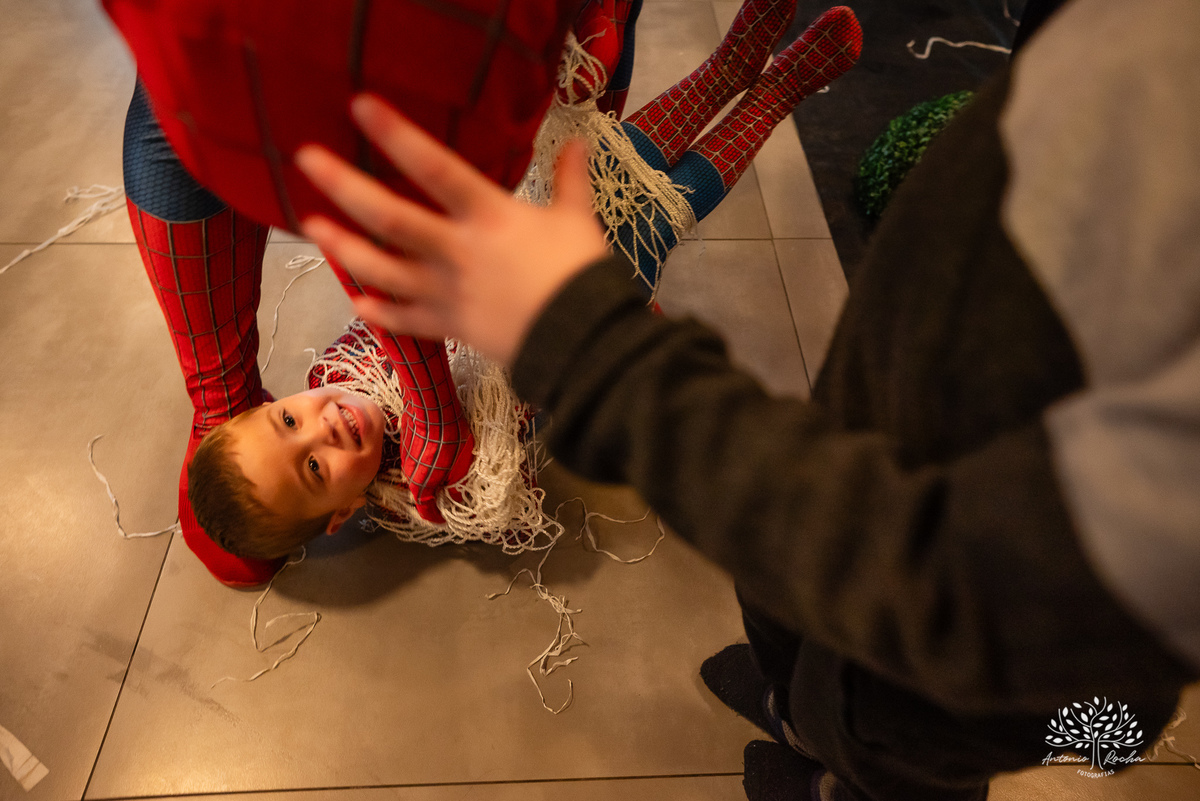 aniversário infantil - fotografia de aniversário - 3 anos - festa temática - Homem-Aranha - fotografia de criança - fotógrafo de família - registro fotográfico - fotógrafo Antonio Rocha - alegria em família – Pelotas – Veredas Altos do Laranjal