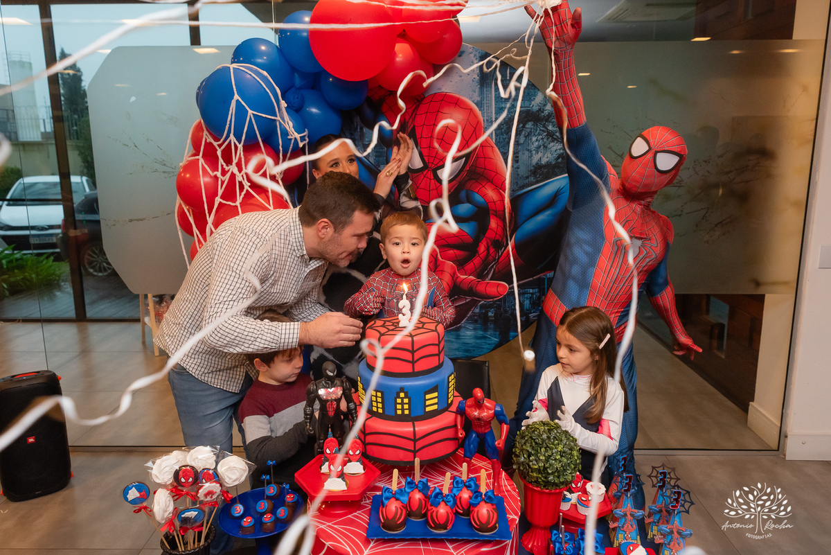 aniversário infantil - fotografia de aniversário - 3 anos - festa temática - Homem-Aranha - fotografia de criança - fotógrafo de família - registro fotográfico - fotógrafo Antonio Rocha - alegria em família – Pelotas – Veredas Altos do Laranjal