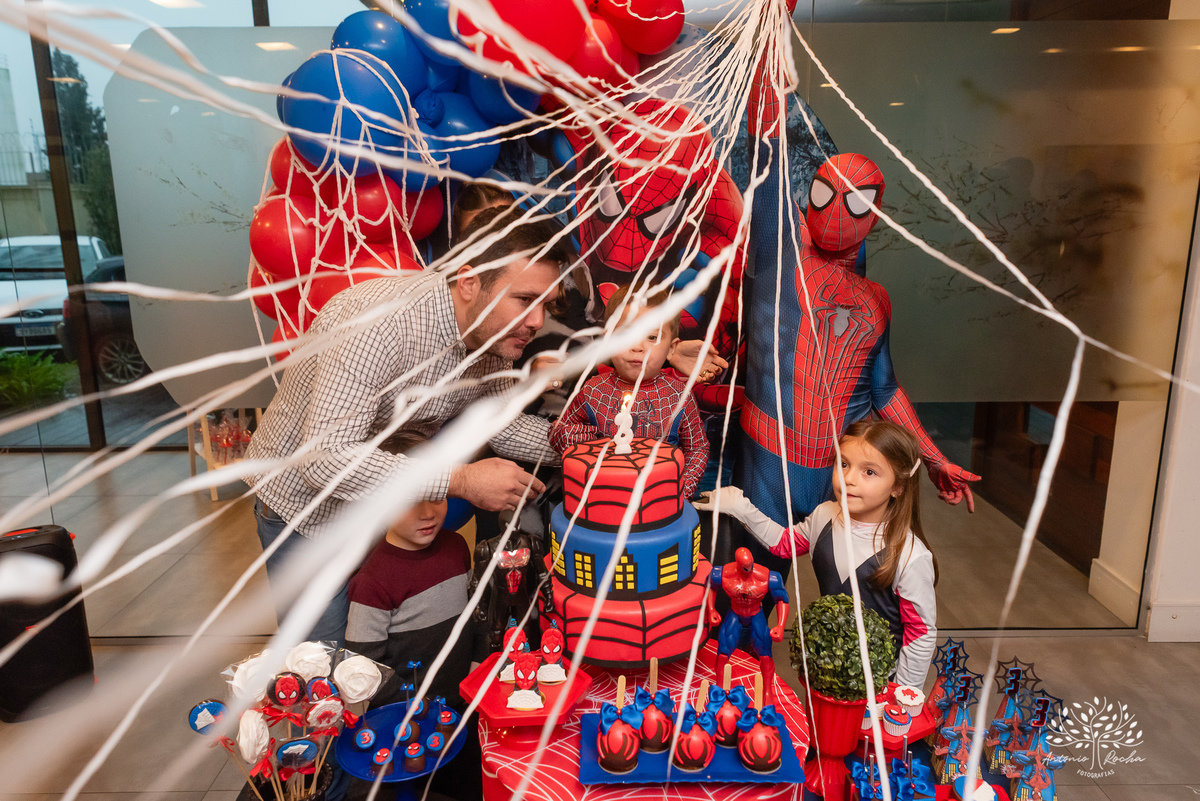 aniversário infantil - fotografia de aniversário - 3 anos - festa temática - Homem-Aranha - fotografia de criança - fotógrafo de família - registro fotográfico - fotógrafo Antonio Rocha - alegria em família – Pelotas – Veredas Altos do Laranjal