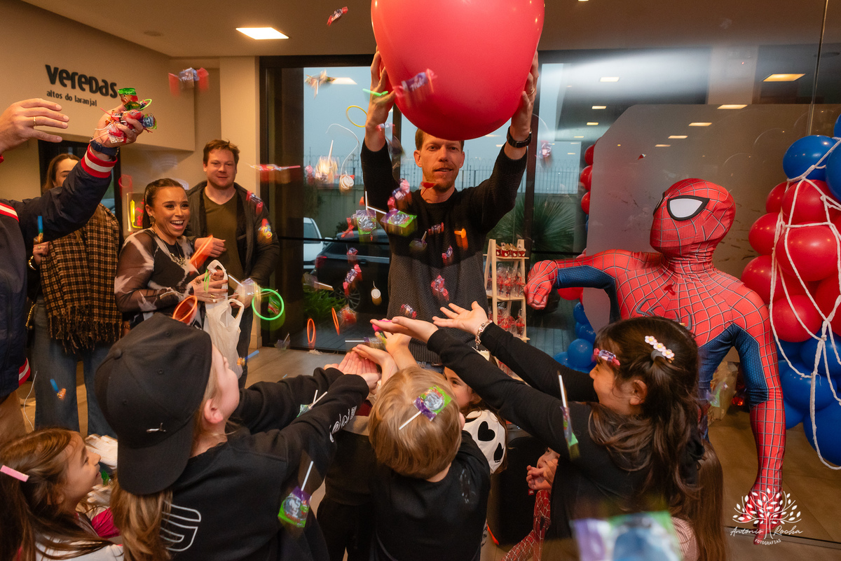 aniversário infantil - fotografia de aniversário - 3 anos - festa temática - Homem-Aranha - fotografia de criança - fotógrafo de família - registro fotográfico - fotógrafo Antonio Rocha - alegria em família – Pelotas – Veredas Altos do Laranjal