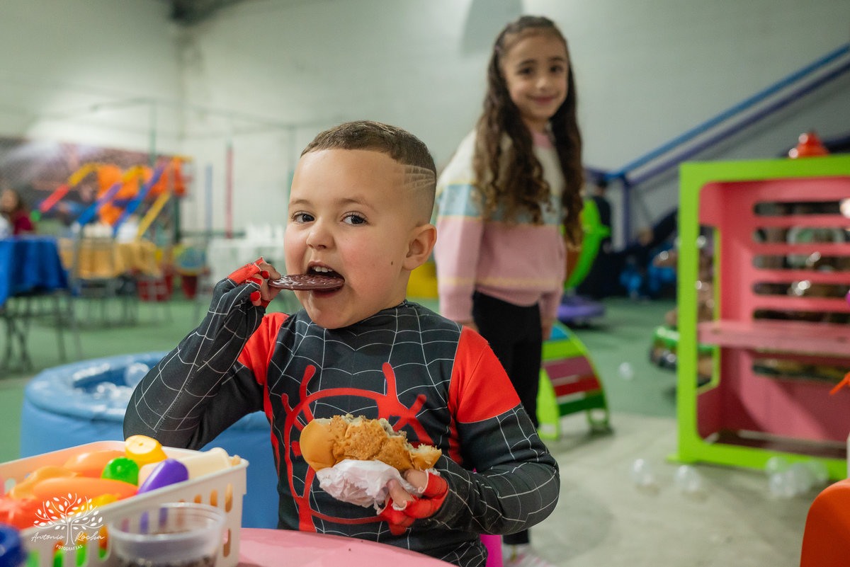 aniversário infantil - fotógrafo de família - fotografia de crianças - festa temática - super-heróis - registros fotográficos - fotógrafo de eventos - celebração em família – Pelotas - fotografia de aniversário - Antonio Rocha Fotografias