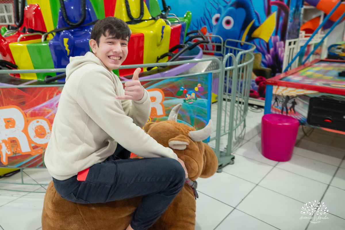 aniversário infantil - fotografia de aniversário - 3 anos - Guilherme - Relâmpago McQueen - festa temática - fotógrafo profissional - fotos de criança - Antonio Rocha Fotografias - energia contagiante - momento especial - celebração infantil - Pelotas