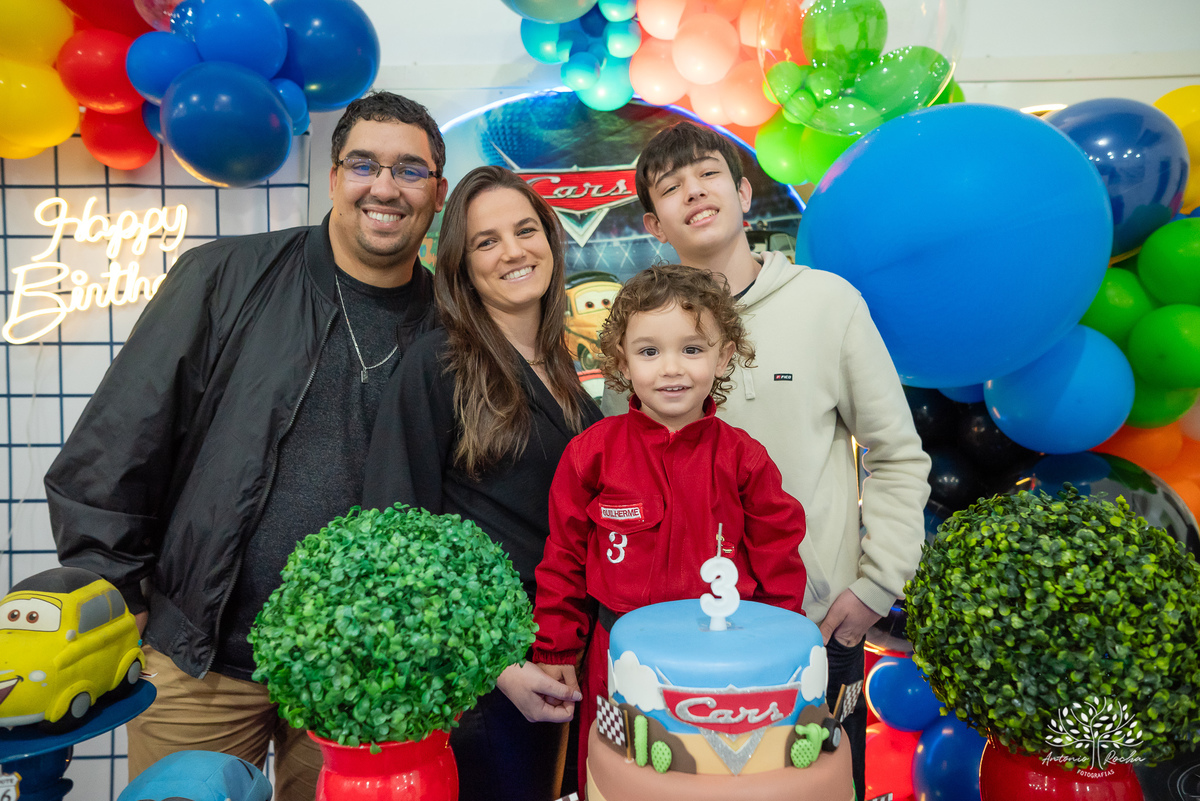 aniversário infantil - fotografia de aniversário - 3 anos - Guilherme - Relâmpago McQueen - festa temática - fotógrafo profissional - fotos de criança - Antonio Rocha Fotografias - energia contagiante - momento especial - celebração infantil - Pelotas
