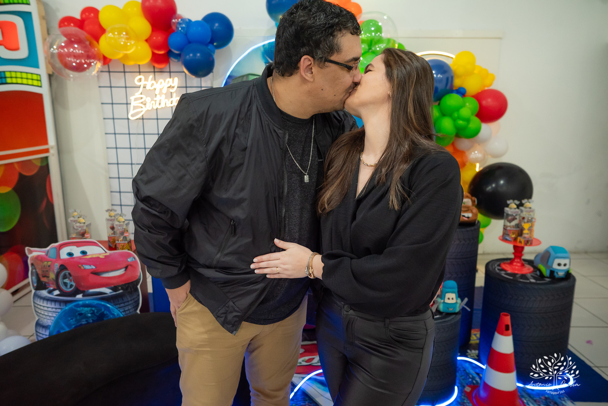 aniversário infantil - fotografia de aniversário - 3 anos - Guilherme - Relâmpago McQueen - festa temática - fotógrafo profissional - fotos de criança - Antonio Rocha Fotografias - energia contagiante - momento especial - celebração infantil - Pelotas