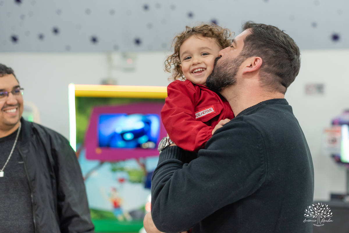 aniversário infantil - fotografia de aniversário - 3 anos - Guilherme - Relâmpago McQueen - festa temática - fotógrafo profissional - fotos de criança - Antonio Rocha Fotografias - energia contagiante - momento especial - celebração infantil - Pelotas