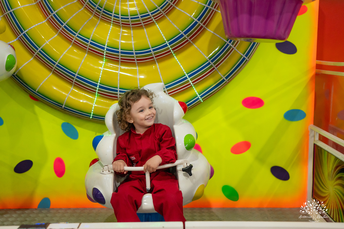 aniversário infantil - fotografia de aniversário - 3 anos - Guilherme - Relâmpago McQueen - festa temática - fotógrafo profissional - fotos de criança - Antonio Rocha Fotografias - energia contagiante - momento especial - celebração infantil - Pelotas