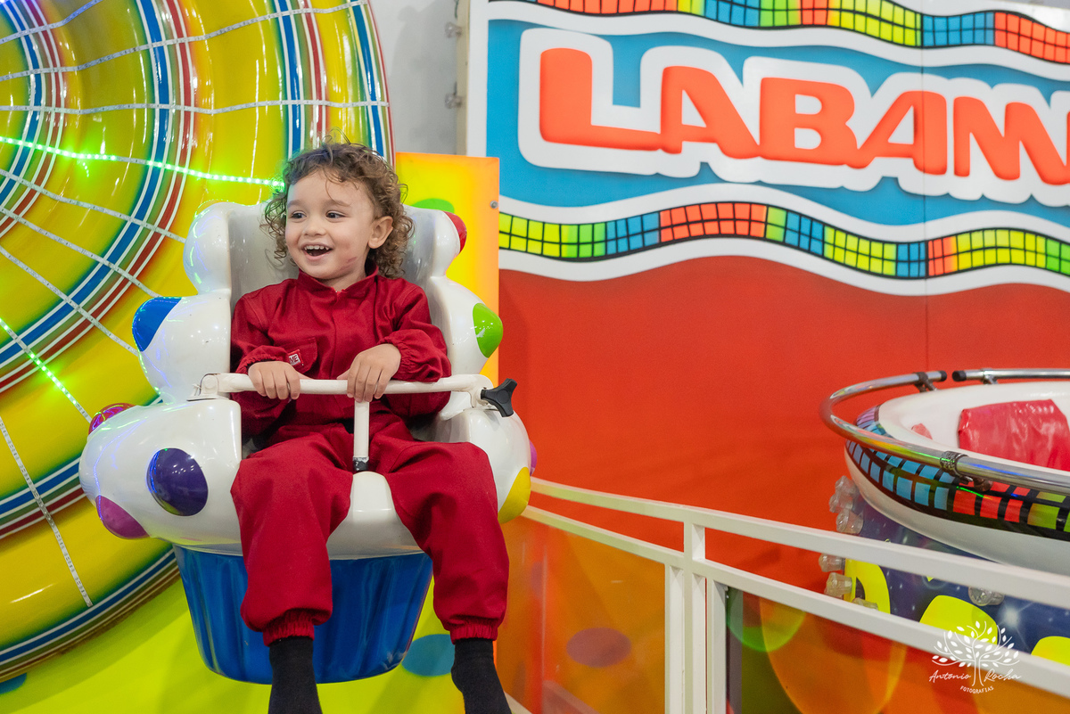 aniversário infantil - fotografia de aniversário - 3 anos - Guilherme - Relâmpago McQueen - festa temática - fotógrafo profissional - fotos de criança - Antonio Rocha Fotografias - energia contagiante - momento especial - celebração infantil - Pelotas