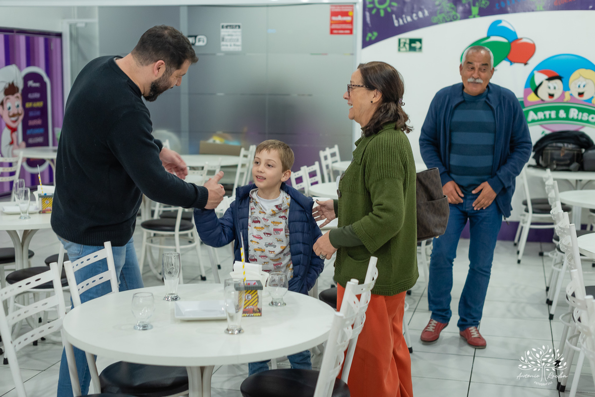 aniversário infantil - fotografia de aniversário - 3 anos - Guilherme - Relâmpago McQueen - festa temática - fotógrafo profissional - fotos de criança - Antonio Rocha Fotografias - energia contagiante - momento especial - celebração infantil - Pelotas