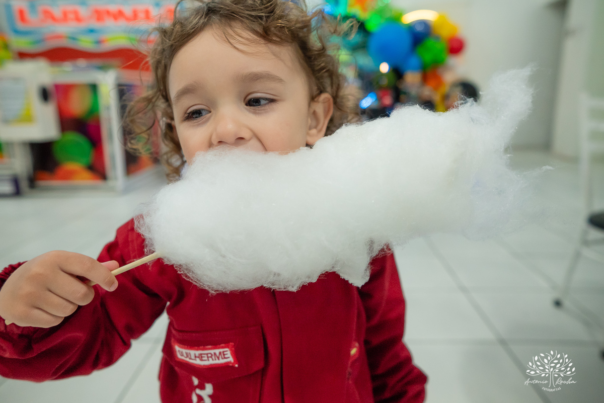 aniversário infantil - fotografia de aniversário - 3 anos - Guilherme - Relâmpago McQueen - festa temática - fotógrafo profissional - fotos de criança - Antonio Rocha Fotografias - energia contagiante - momento especial - celebração infantil - Pelotas