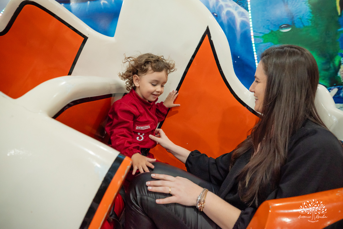 aniversário infantil - fotografia de aniversário - 3 anos - Guilherme - Relâmpago McQueen - festa temática - fotógrafo profissional - fotos de criança - Antonio Rocha Fotografias - energia contagiante - momento especial - celebração infantil - Pelotas