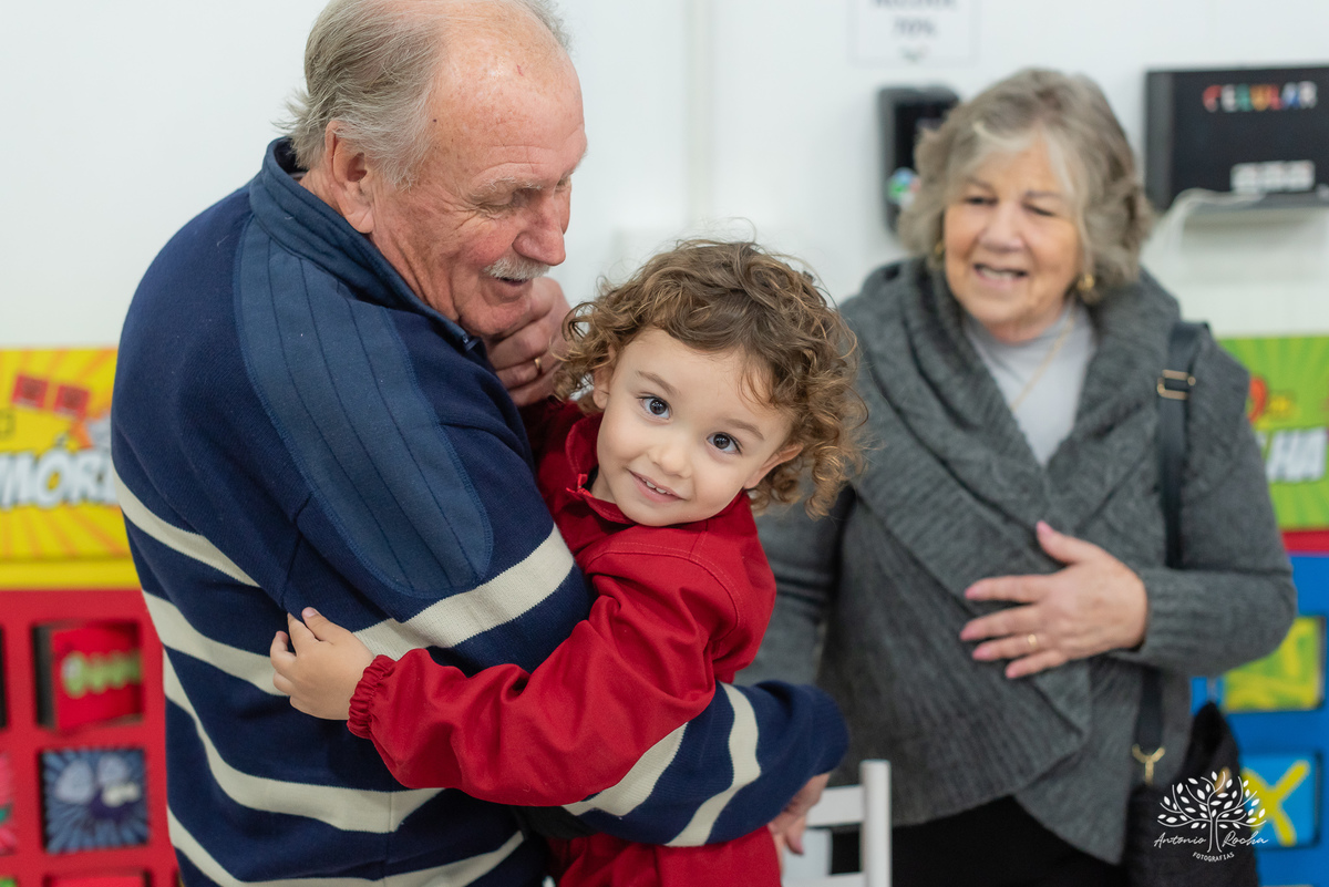 aniversário infantil - fotografia de aniversário - 3 anos - Guilherme - Relâmpago McQueen - festa temática - fotógrafo profissional - fotos de criança - Antonio Rocha Fotografias - energia contagiante - momento especial - celebração infantil - Pelotas