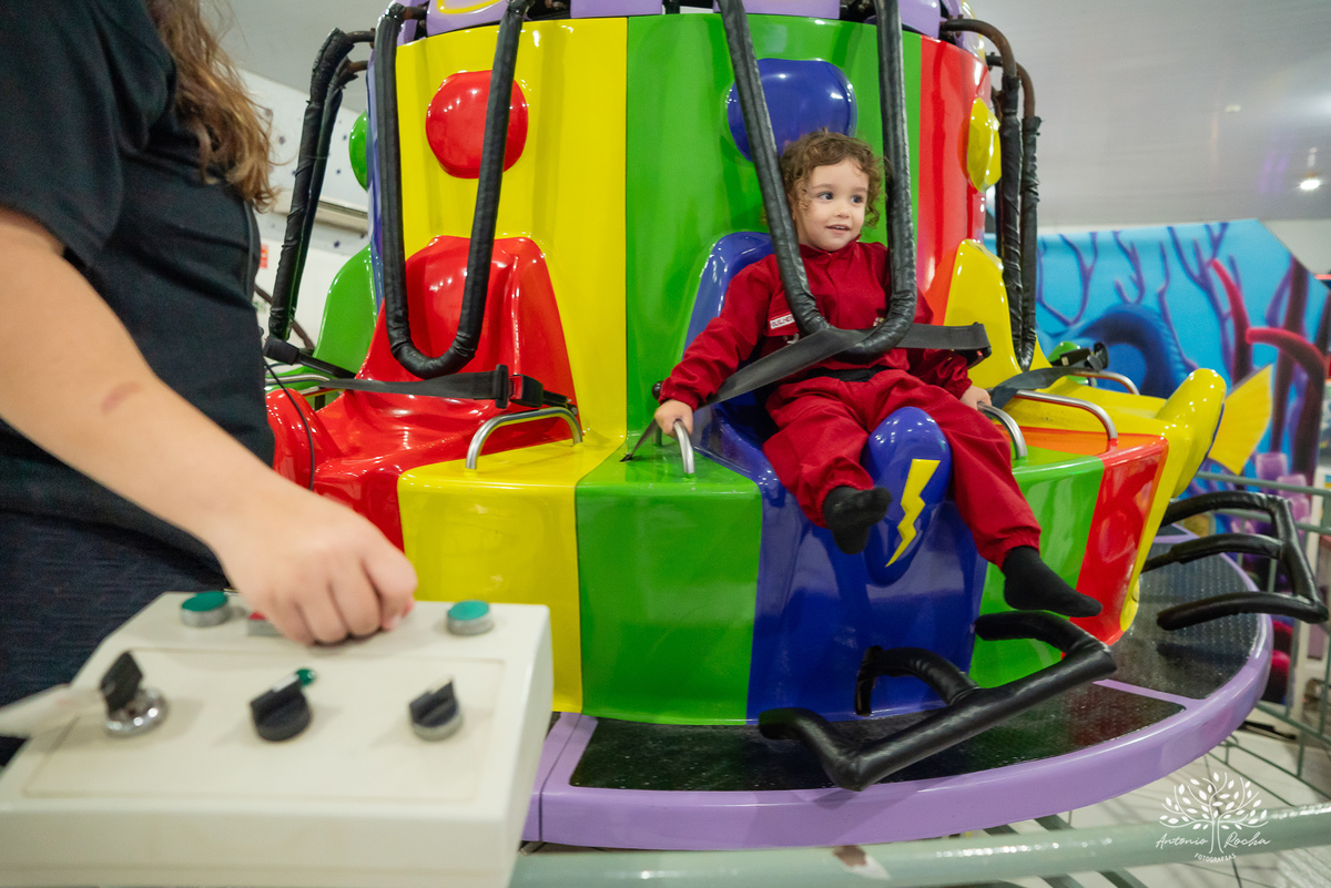 aniversário infantil - fotografia de aniversário - 3 anos - Guilherme - Relâmpago McQueen - festa temática - fotógrafo profissional - fotos de criança - Antonio Rocha Fotografias - energia contagiante - momento especial - celebração infantil - Pelotas