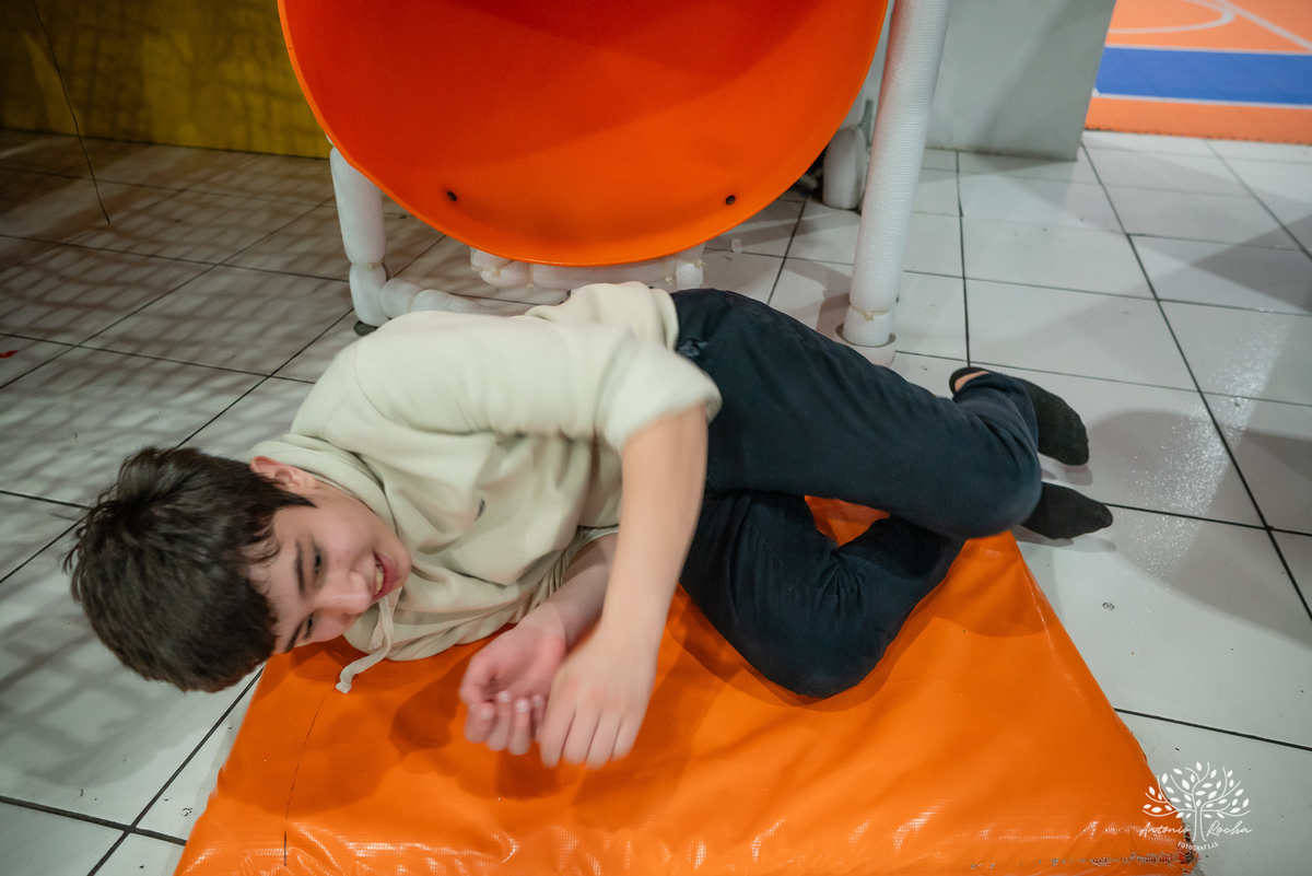 aniversário infantil - fotografia de aniversário - 3 anos - Guilherme - Relâmpago McQueen - festa temática - fotógrafo profissional - fotos de criança - Antonio Rocha Fotografias - energia contagiante - momento especial - celebração infantil - Pelotas