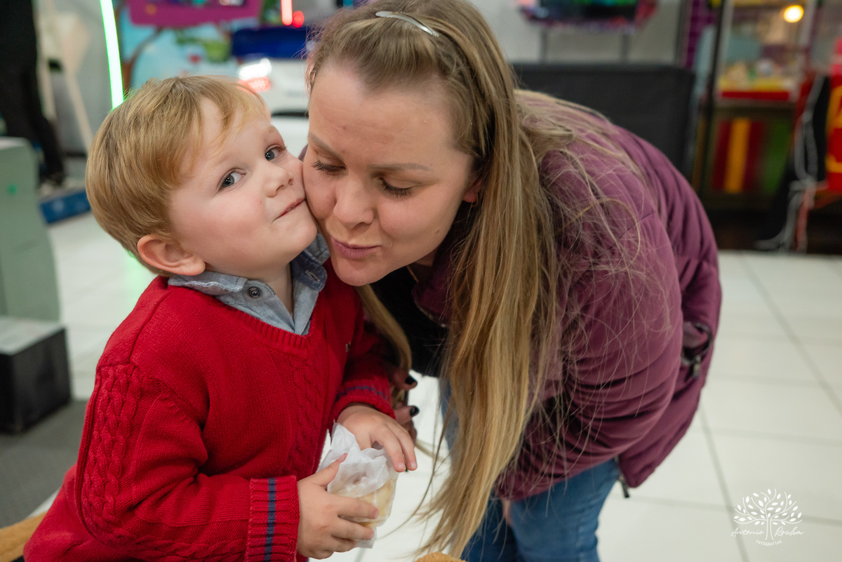 aniversário infantil - fotografia de aniversário - 3 anos - Guilherme - Relâmpago McQueen - festa temática - fotógrafo profissional - fotos de criança - Antonio Rocha Fotografias - energia contagiante - momento especial - celebração infantil - Pelotas