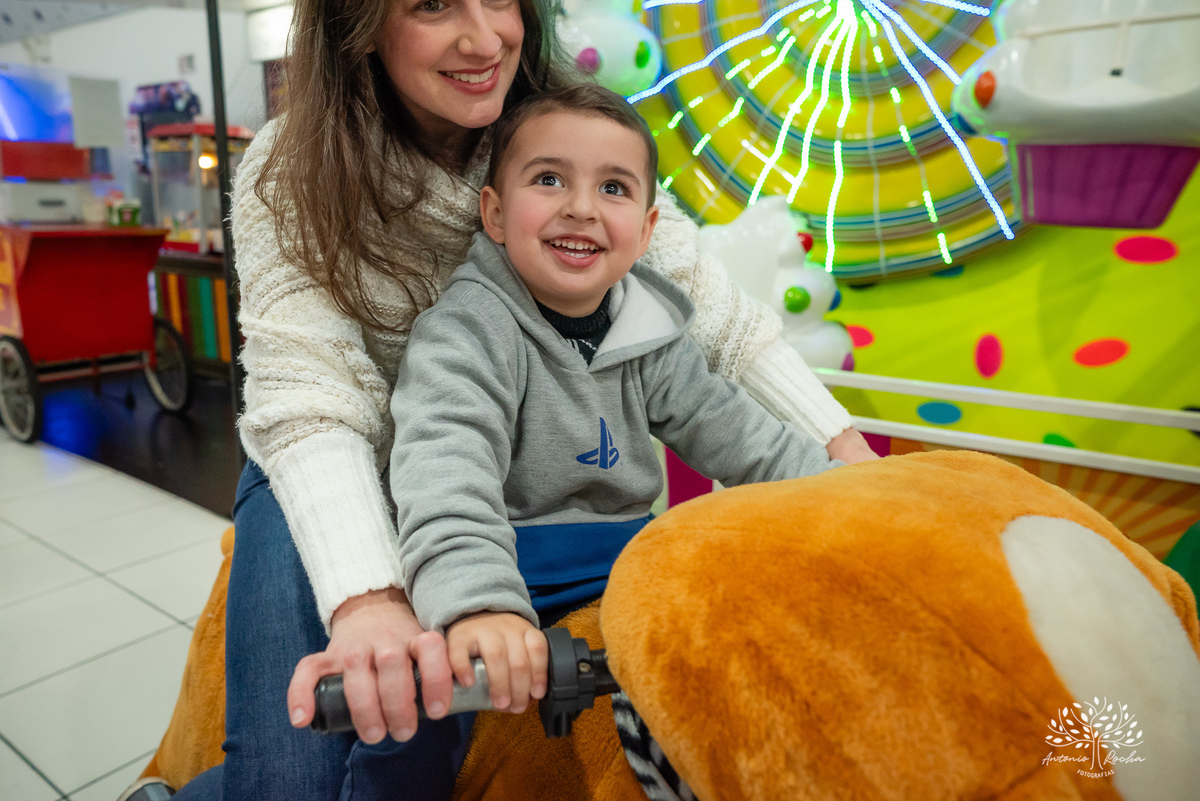 aniversário infantil - fotografia de aniversário - 3 anos - Guilherme - Relâmpago McQueen - festa temática - fotógrafo profissional - fotos de criança - Antonio Rocha Fotografias - energia contagiante - momento especial - celebração infantil - Pelotas