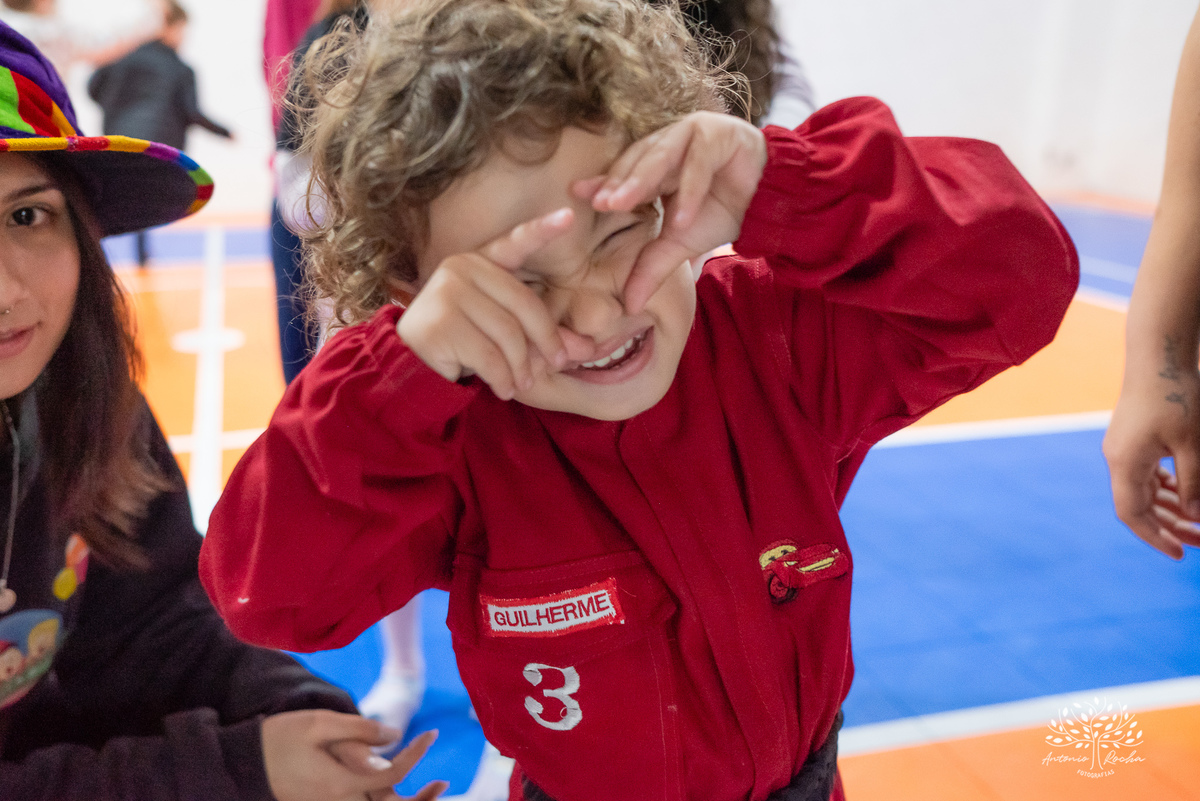 aniversário infantil - fotografia de aniversário - 3 anos - Guilherme - Relâmpago McQueen - festa temática - fotógrafo profissional - fotos de criança - Antonio Rocha Fotografias - energia contagiante - momento especial - celebração infantil - Pelotas
