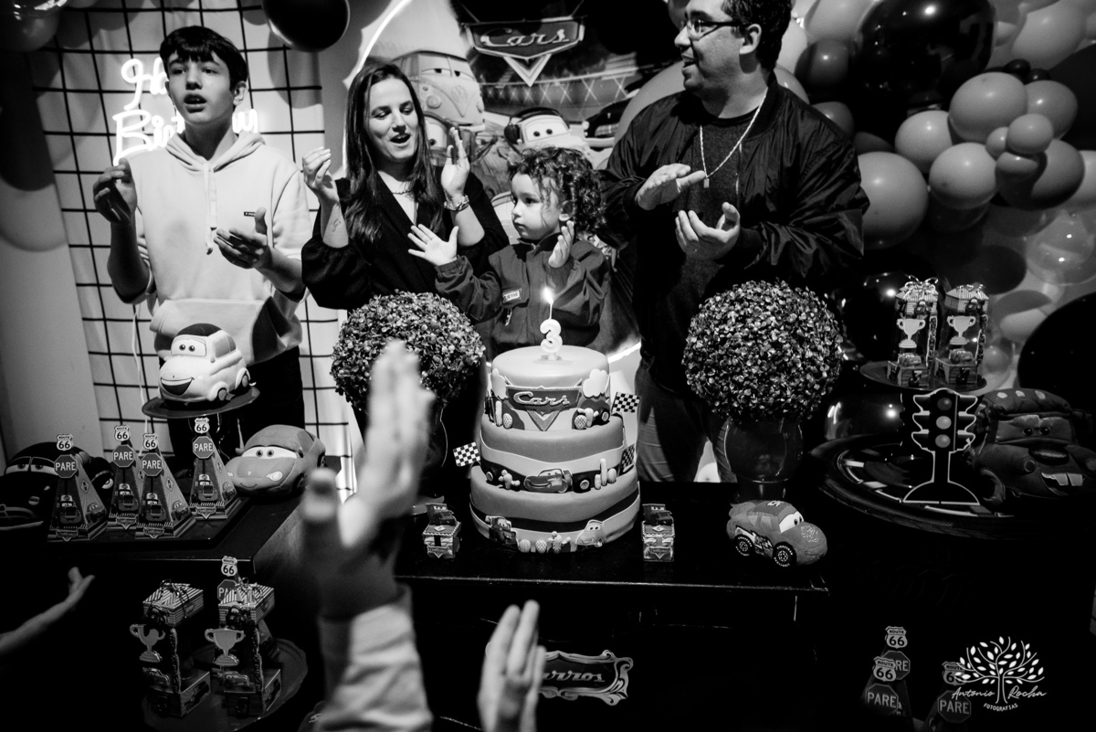 aniversário infantil - fotografia de aniversário - 3 anos - Guilherme - Relâmpago McQueen - festa temática - fotógrafo profissional - fotos de criança - Antonio Rocha Fotografias - energia contagiante - momento especial - celebração infantil - Pelotas