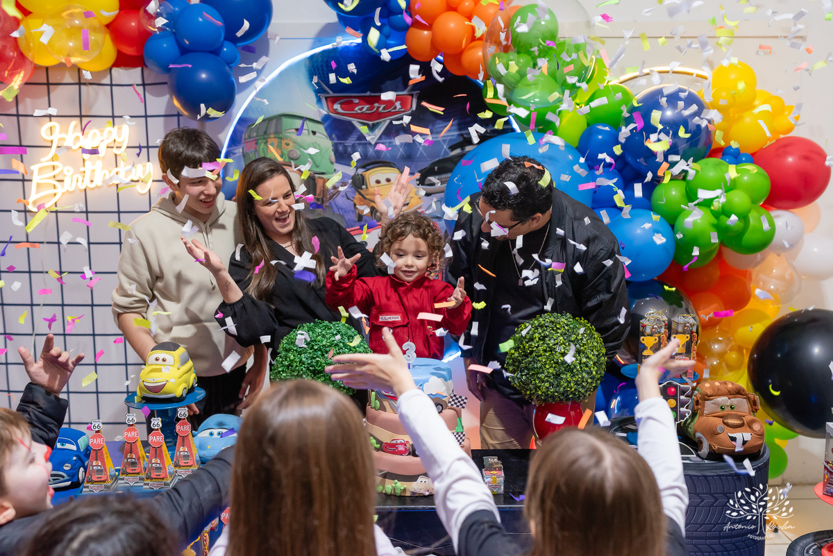 aniversário infantil - fotografia de aniversário - 3 anos - Guilherme - Relâmpago McQueen - festa temática - fotógrafo profissional - fotos de criança - Antonio Rocha Fotografias - energia contagiante - momento especial - celebração infantil - Pelotas