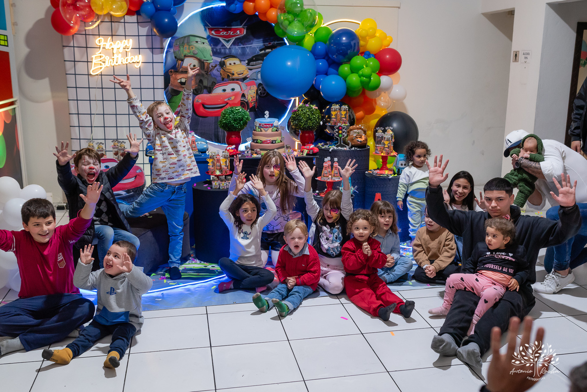 aniversário infantil - fotografia de aniversário - 3 anos - Guilherme - Relâmpago McQueen - festa temática - fotógrafo profissional - fotos de criança - Antonio Rocha Fotografias - energia contagiante - momento especial - celebração infantil - Pelotas