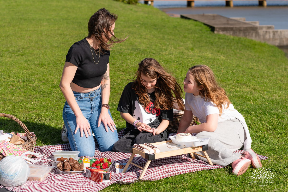 aniversário infantil - piquenique - fotografia de aniversário - diversão ao ar livre - comemoração infantil - ensaio de aniversário - fotos de piquenique - parque - celebração infantil - Antonio Rocha Fotografias - Pelotas